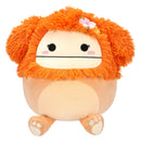Squishmallows 30 cm - Shasta a világos narancssárga nagylábú, virágos kitűzővel