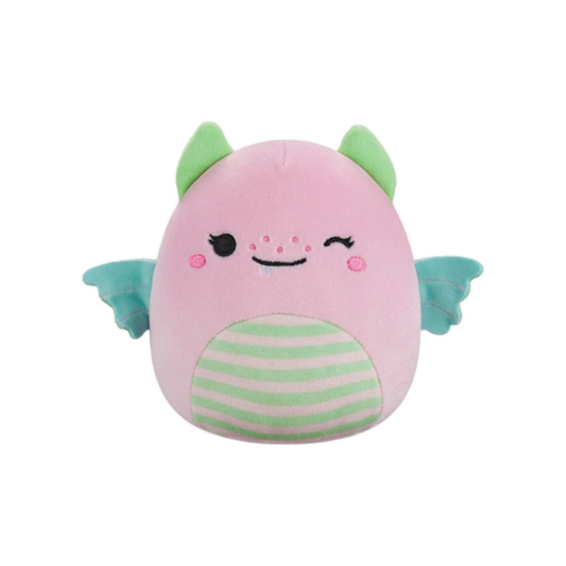 Squismallows 30 cm - Lilia a kacsintó világosrózsaszín szörny, kékeszöld szárnyakkal és csíkos hassal
