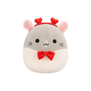 Squishmallows (Valentin nap) 20 cm - Rusty a szürke patkány csomornyakkendővel, és szivecskés fejpánttal